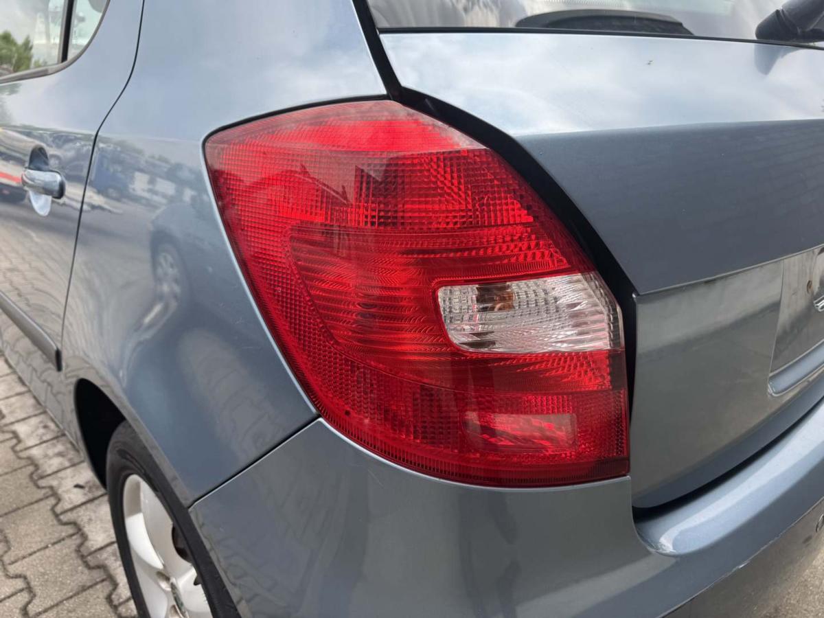 Skoda Fabia 2 5J original R&uuml;cklicht R&uuml;ckleuchte Schlussleuchte links Bj.2009